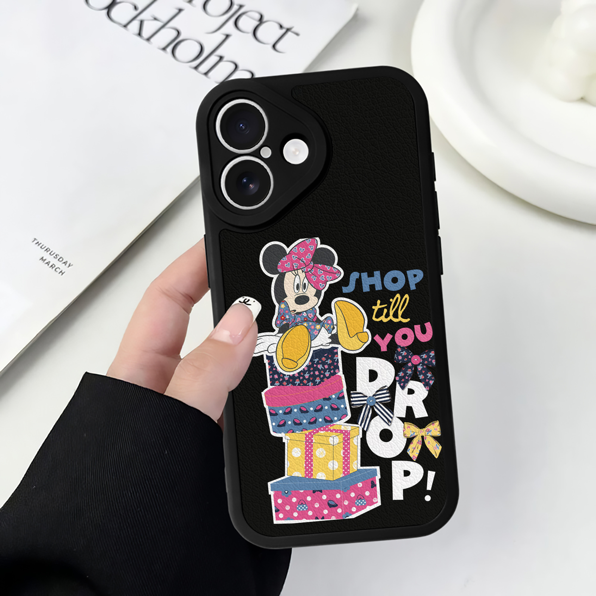 （画像用） ミッキーマウス Mickey Mouse 【iPhone 16シリーズ対応】シリコンスマホケース（レザー調） 材質：シリコン